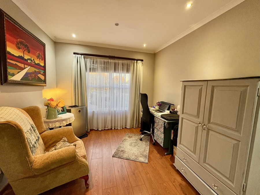 To Let 3 Bedroom Property for Rent in Sunningdale Western Cape